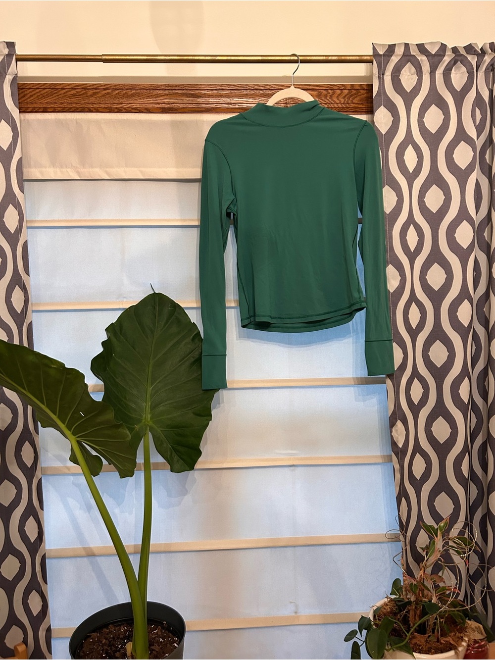Aerie Offline Long Sleeve Kelly Green Mock Neck athletic wear top.